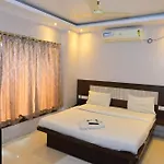 Home Town Puri Near Temple & Golden Beach -Lift- Wifi With Restaurant Facilities- Offical Verified