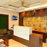 Home Town Puri Near Temple & Golden Beach -Lift- Wifi With Restaurant Facilities- Offical Verified