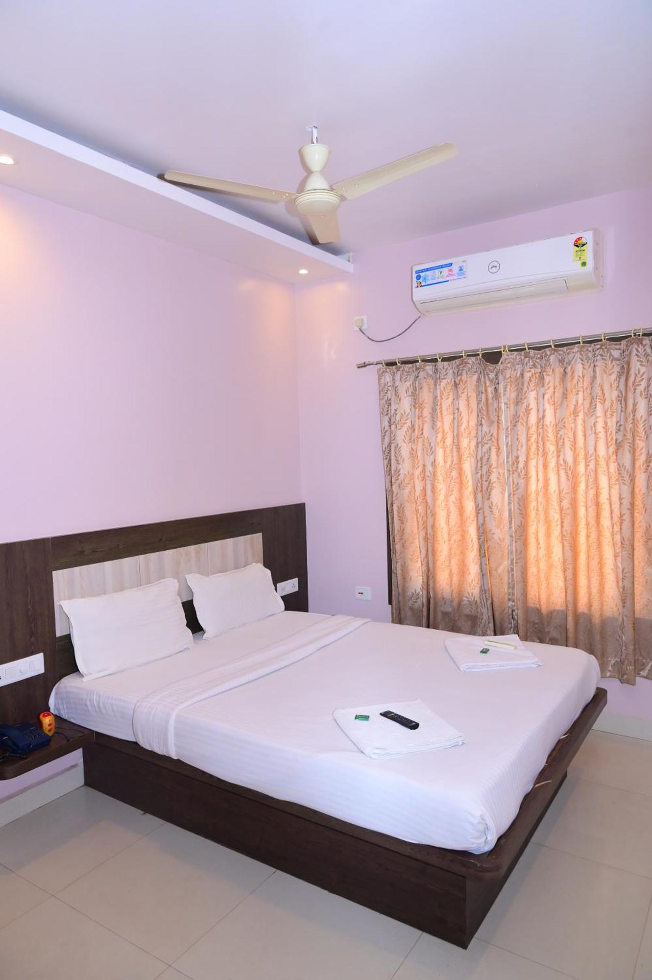 Hotel Town Near Temple & Golden Beach -lift- Wifi With Restaurant Facilities- Offical Verified