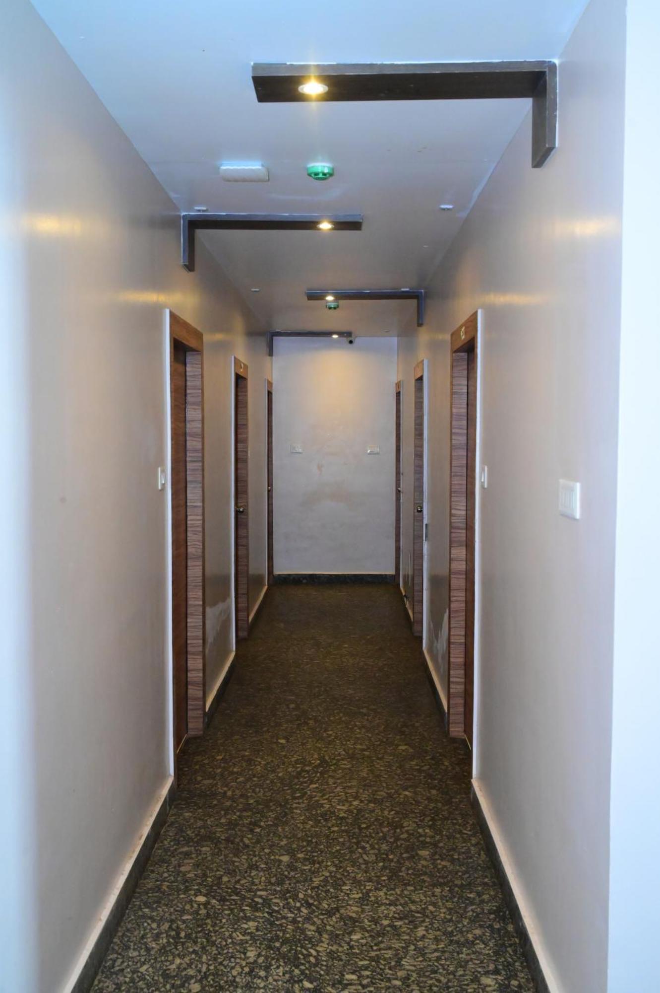 Hotel Town Near Temple & Golden Beach -lift- Wifi With Restaurant Facilities- Offical Verified Puri