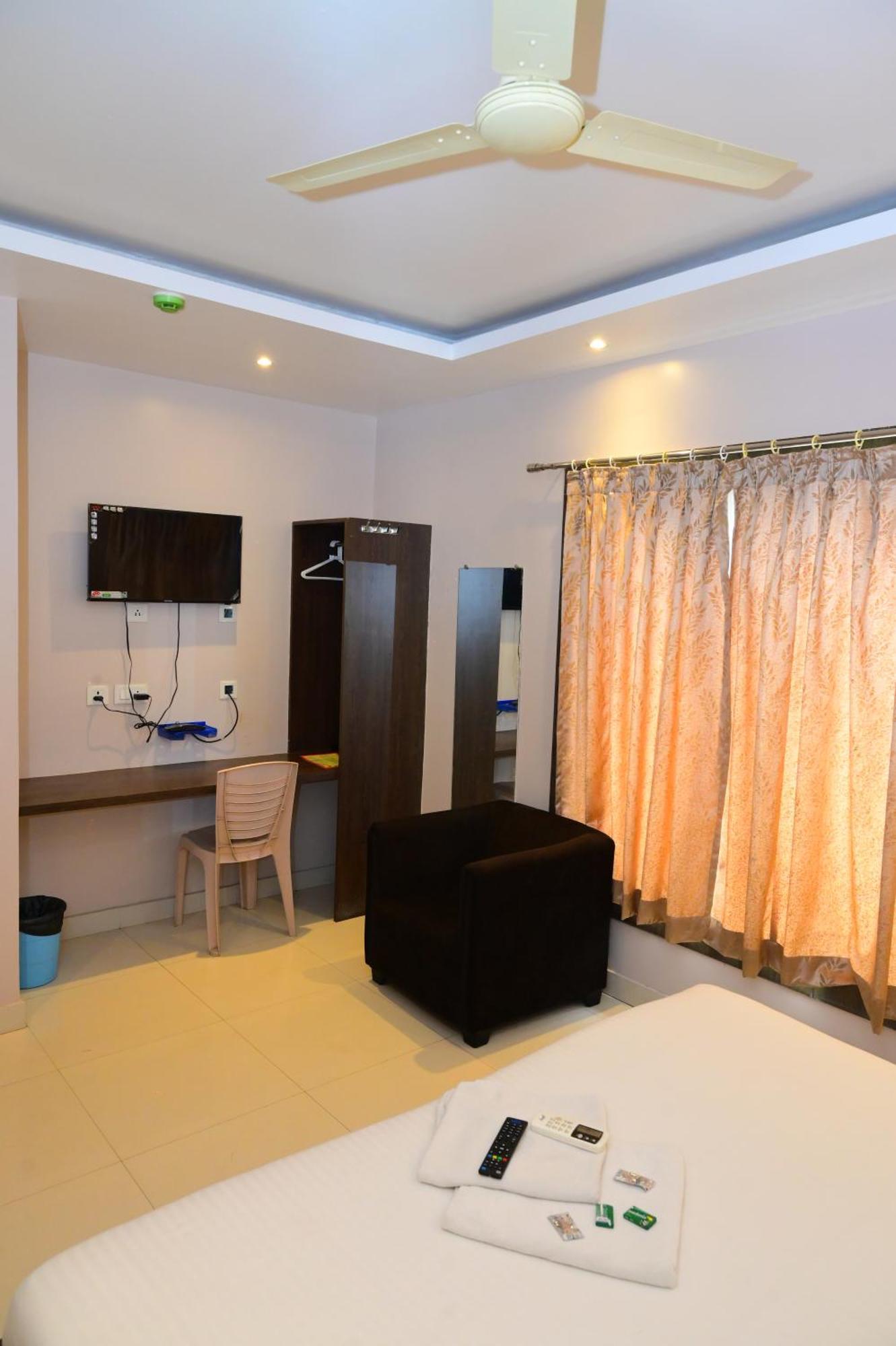 Town Near Temple & Golden Beach -lift- Wifi With Restaurant Facilities- Offical Verified Hotel 3*