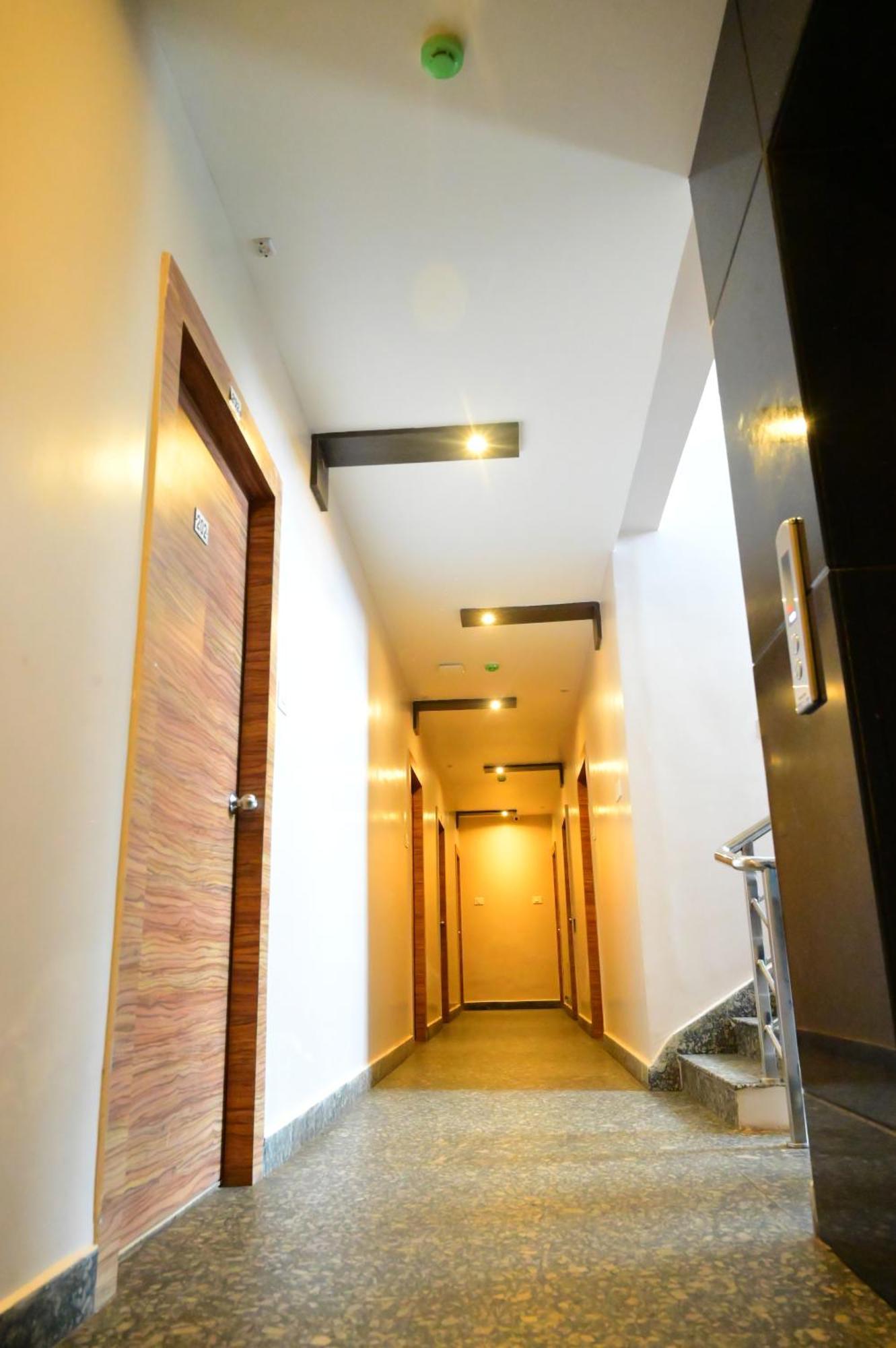 Hotel Town Near Temple & Golden Beach -lift- Wifi With Restaurant Facilities- Offical Verified Puri