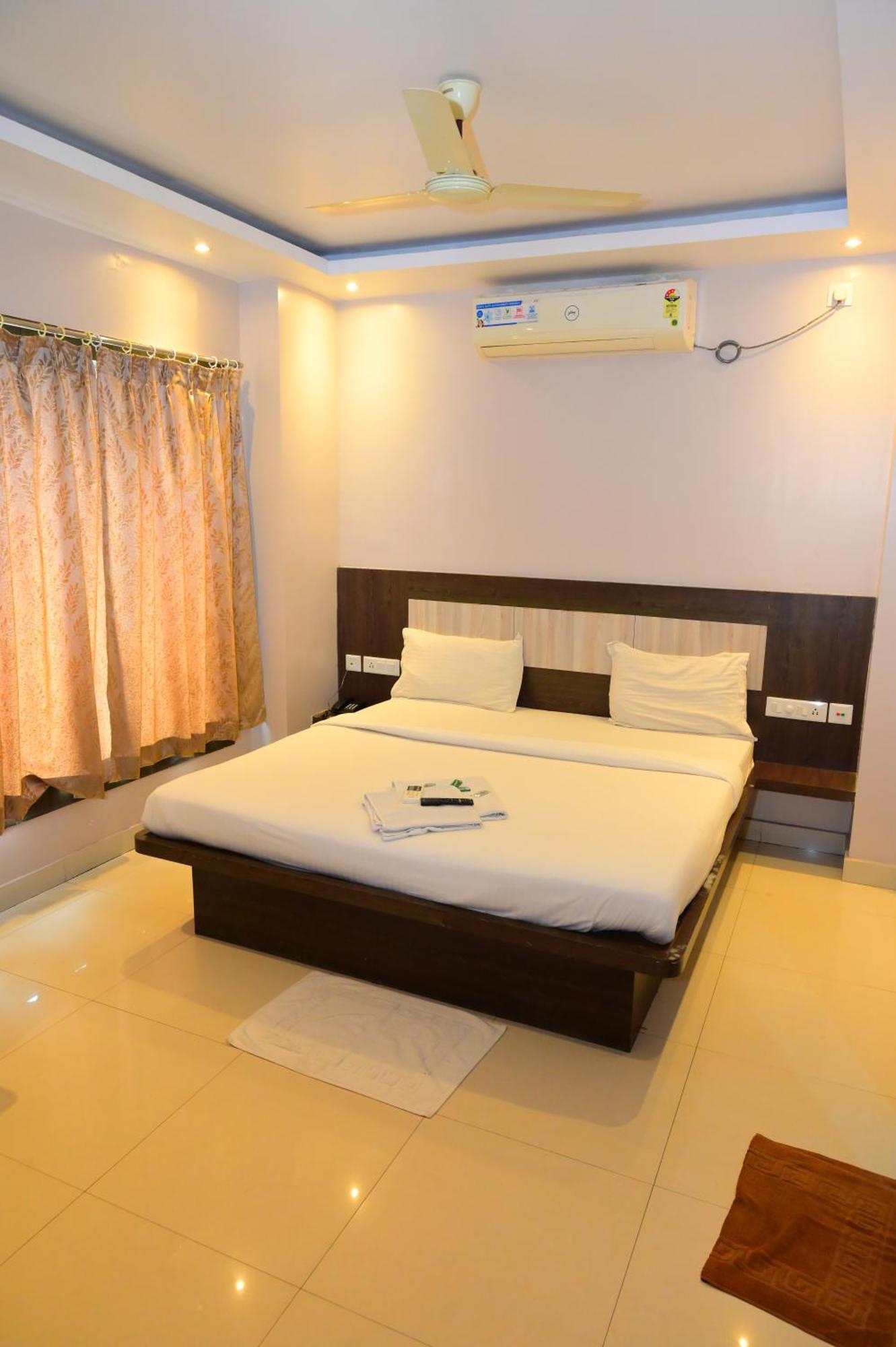 Town Near Temple & Golden Beach -lift- Wifi With Restaurant Facilities- Offical Verified 3*