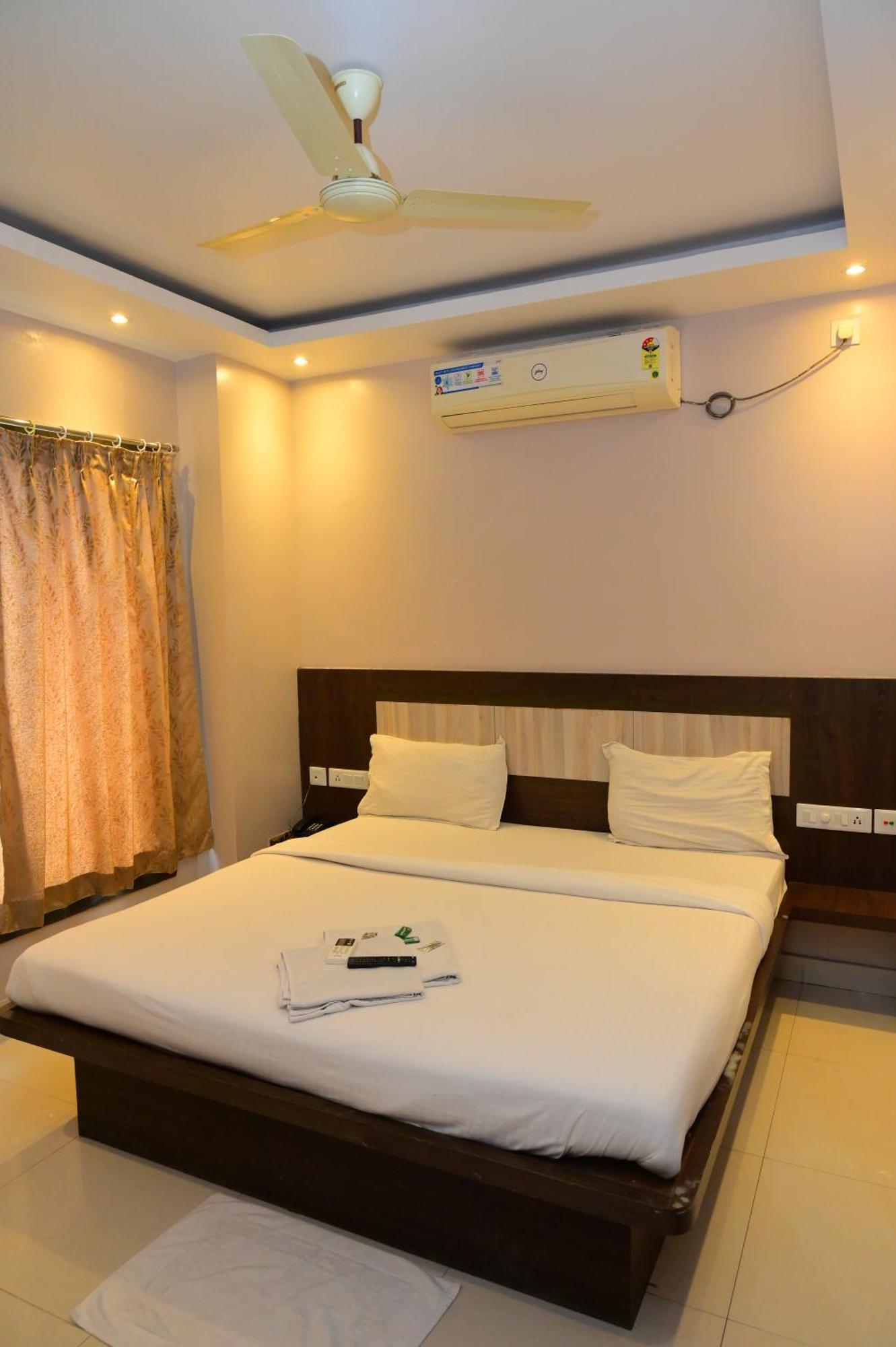 Town Near Temple & Golden Beach -lift- Wifi With Restaurant Facilities- Offical Verified 3* Puri