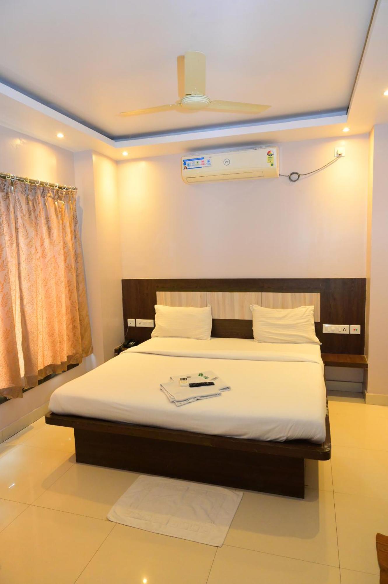 Town Near Temple & Golden Beach -lift- Wifi With Restaurant Facilities- Offical Verified Hotel 3*