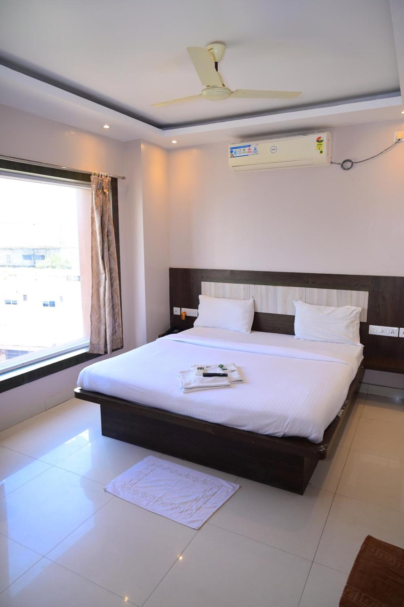 Town Near Temple & Golden Beach -lift- Wifi With Restaurant Facilities- Offical Verified 3* Puri