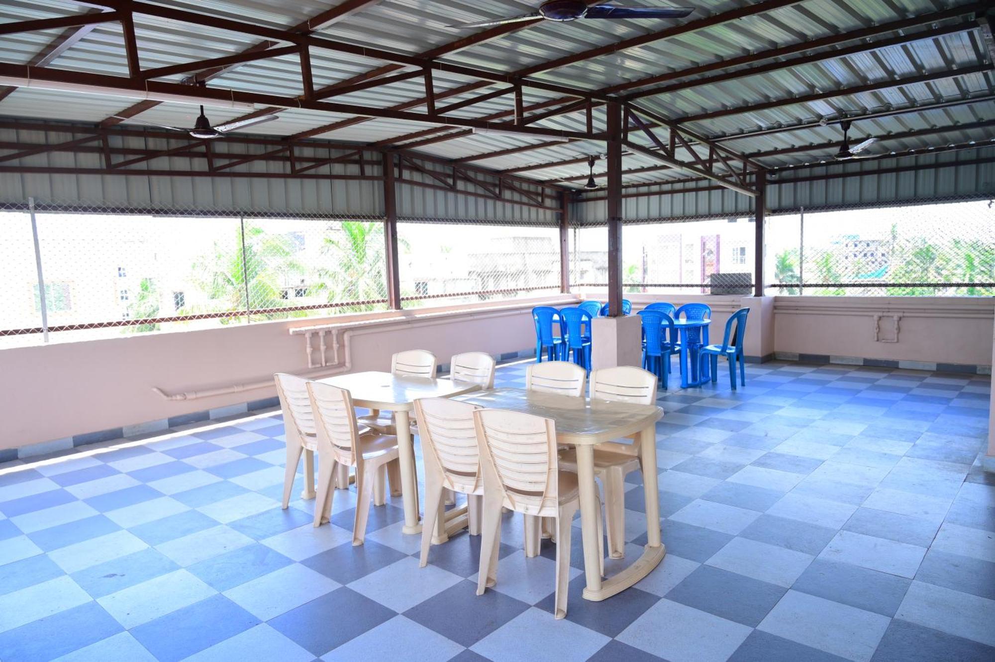 Hotel Town Near Temple & Golden Beach -lift- Wifi With Restaurant Facilities- Offical Verified Puri
