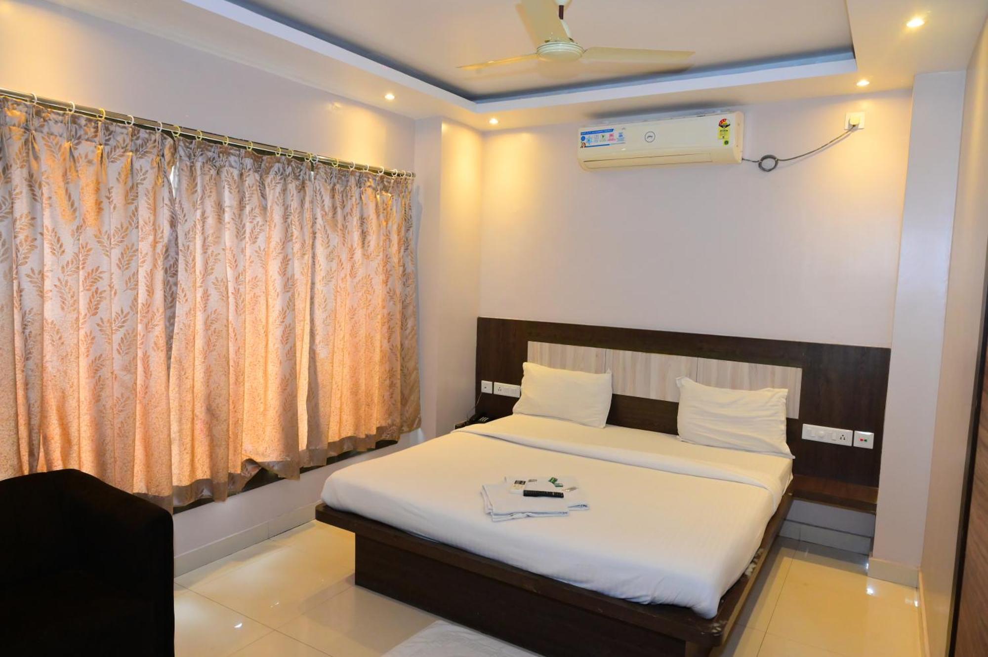 Town Near Temple & Golden Beach -lift- Wifi With Restaurant Facilities- Offical Verified