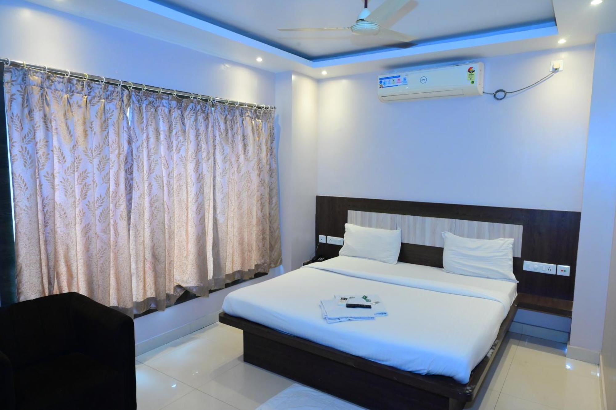 Hotel Town Near Temple & Golden Beach -lift- Wifi With Restaurant Facilities- Offical Verified Puri