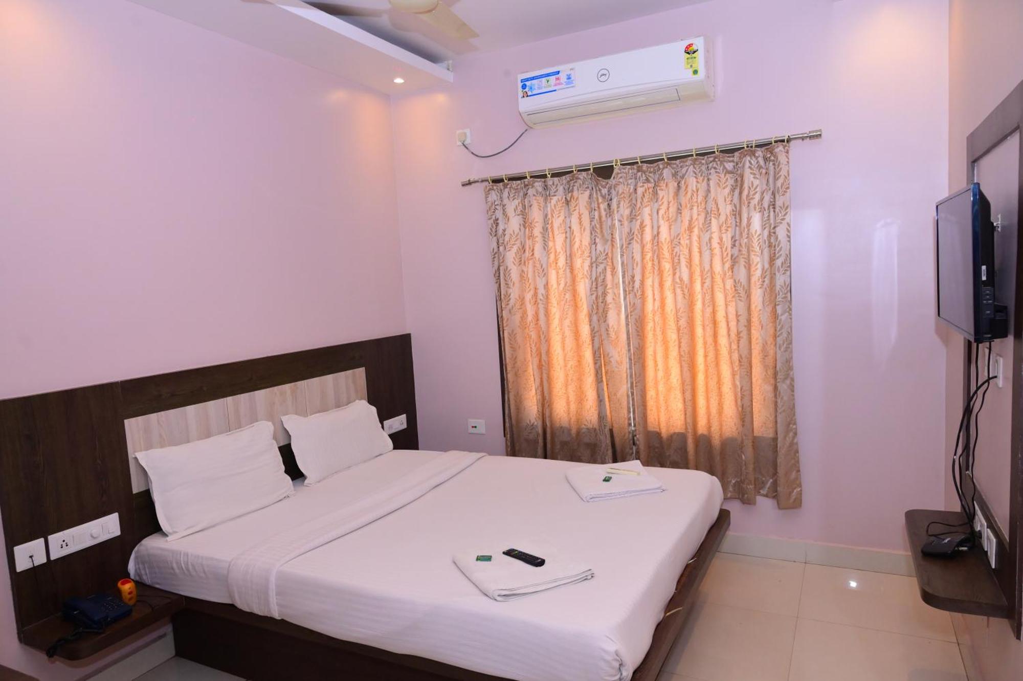 Hotel Town Near Temple & Golden Beach -lift- Wifi With Restaurant Facilities- Offical Verified 3*
