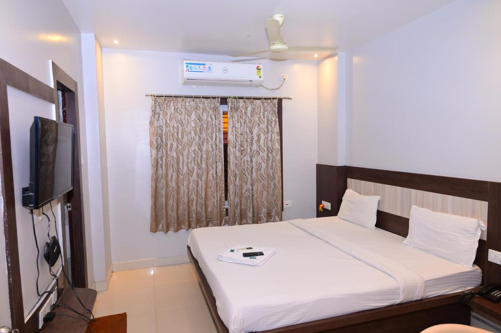 Town Near Temple & Golden Beach -lift- Wifi With Restaurant Facilities- Offical Verified 3* Puri
